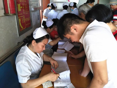 不得了！宜豐這家醫(yī)院圍滿了人，聽說都是沖著這兩個科室去的